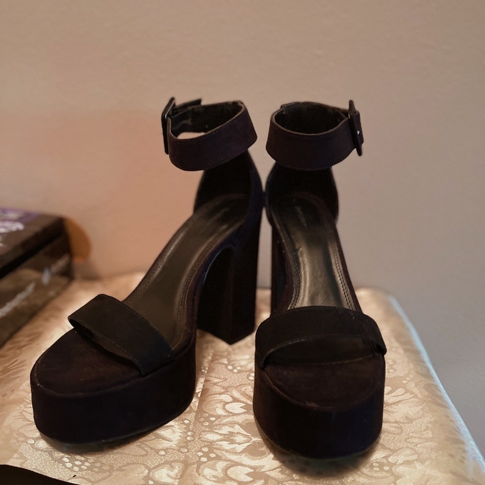 New shoes and good condition, it’s doesn’t has a tag